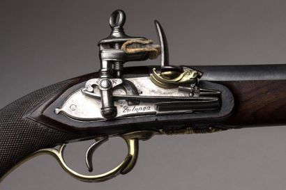 PISTOLET for senior officer of the Royal...