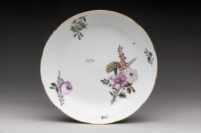 SAXE: Porcelain bowl decorated with flowers,...