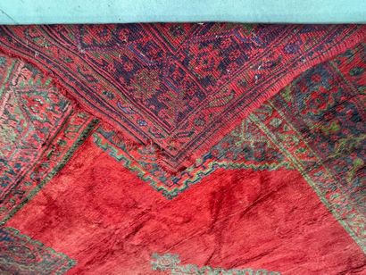 SMYRNE, Turquie: Important tapis en laine...