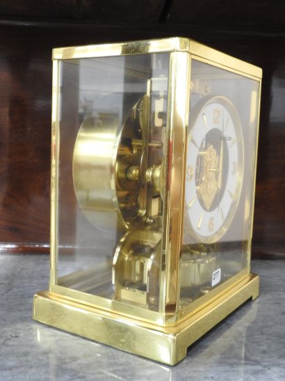 JAEGER LECOULTRE : Pendule modèle Atmos en...
