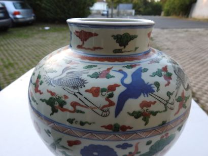 CHINA - 19th century
Porcelain baluster jug...