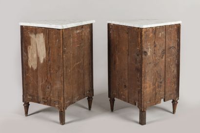 A PAIR OF MOLDED BLOND mahogany ENCOIGNURES...