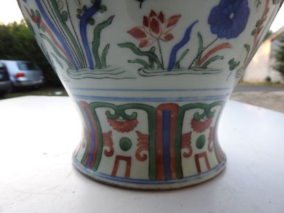 CHINA - 19th century
Porcelain baluster jug...
