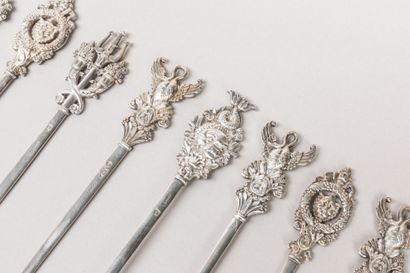 ODIOT: Nine plain silver skewers, decorated...