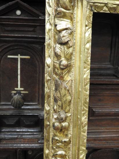 CADRE NU rectangulaire en bois mouluré, sculpté...