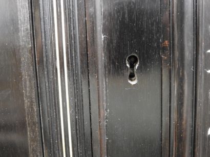 CABINET en chêne et placage d'ébène à riche...