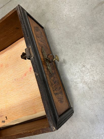 Importante ARMOIRE en bois naturel, bois...
