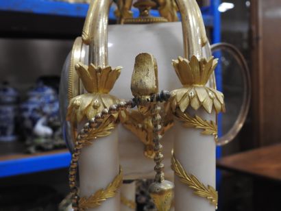 PENDULE PORTIQUE in white marble and gilt...