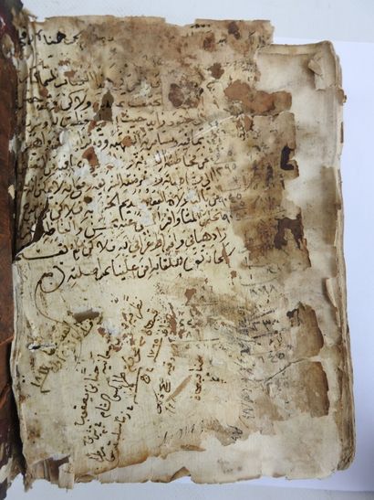 LIVRE MANUSCRIT en calligraphie à l'encre...