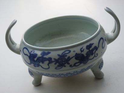 CHINA: Tripod perfume burner with two handles...