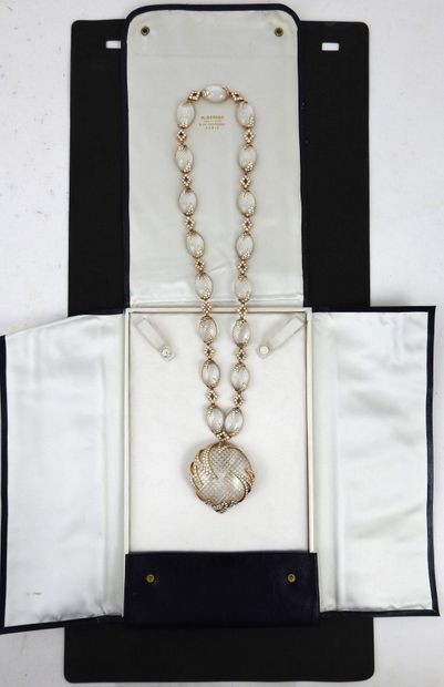 M. GERARD: Necklace in yellow gold 750 thousandths...