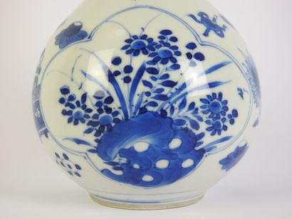 CHINE - Epoque KANGXI (1662 - 1722)
Vase...