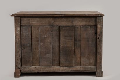 BUFFET DE BOISERIE en chêne mouluré, ouvrant...