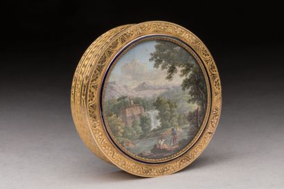 RARE round box in guilloché gold decorated...