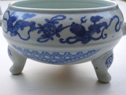 CHINA: Tripod perfume burner with two handles...