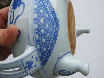 CHINA: Tripod perfume burner with two handles...