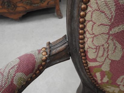 PAIR OF ARMCHAIRS in molded and carved natural...