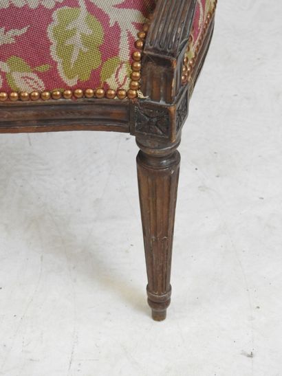 PAIR OF ARMCHAIRS in molded and carved natural...