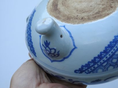 CHINA: Tripod perfume burner with two handles...