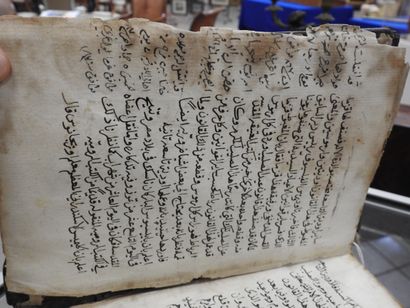 LIVRE MANUSCRIT en calligraphie à l'encre...