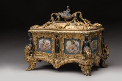 SUSSE Frères : 
Coffret à bijoux en bronze...
