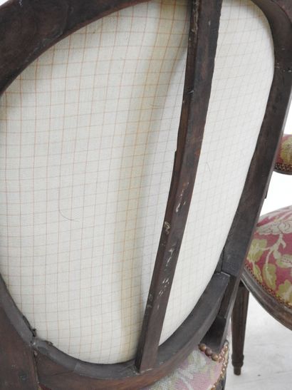 PAIR OF ARMCHAIRS in molded and carved natural...