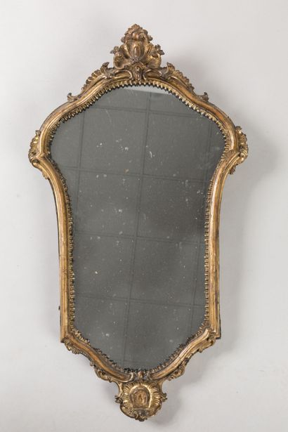 MIROIR chantourné en bois mouluré sculpté...