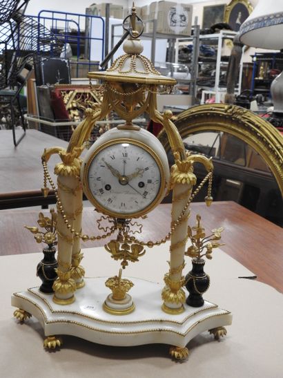 PENDULE PORTIQUE in white marble and gilt...