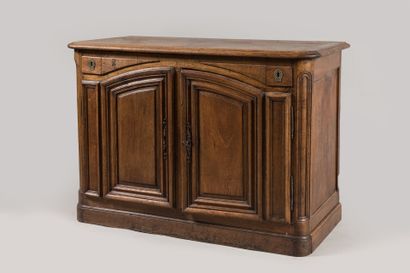 BUFFET DE BOISERIE en chêne mouluré, ouvrant...