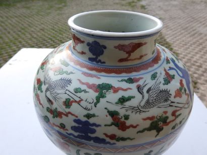 CHINA - 19th century
Porcelain baluster jug...