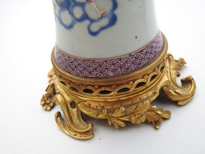 CHINE : Deux vases montés pouvant former...