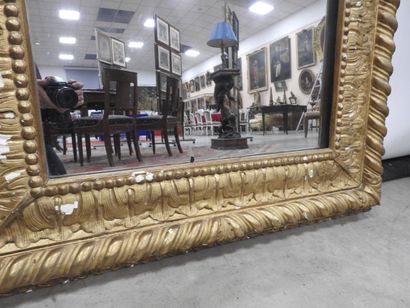GRAND MIROIR de forme rectangulaire en bois...
