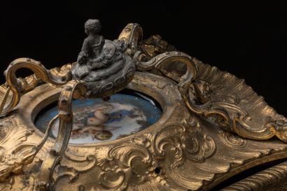 SUSSE Frères : 
Coffret à bijoux en bronze...