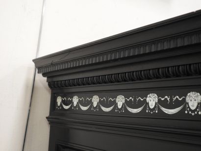 CABINET en chêne et placage d'ébène à riche...