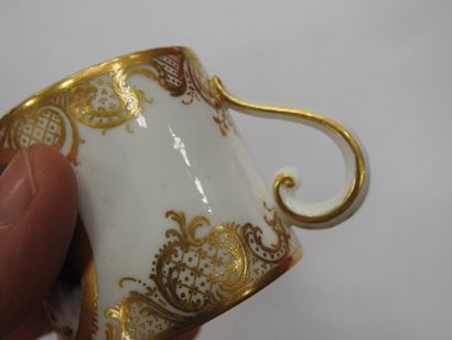 SEVRES : 
Soft-paste porcelain litron beaker...