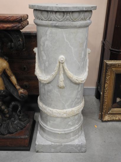COLONNE circulaire en bois et stuc à l'imitation...