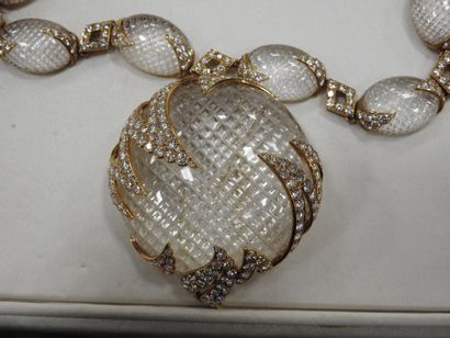 M. GERARD: Necklace in yellow gold 750 thousandths...