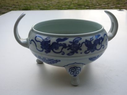 CHINA: Tripod perfume burner with two handles...