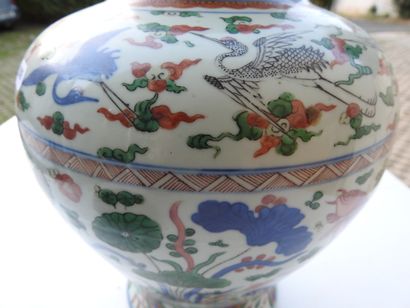 CHINA - 19th century
Porcelain baluster jug...