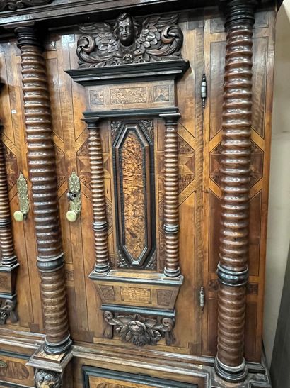 Importante ARMOIRE en bois naturel, bois...