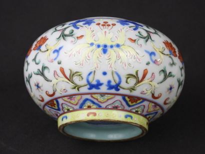 CHINA - 20th century
Small polychrome enameled...