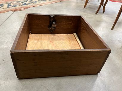 Importante ARMOIRE en bois naturel, bois...