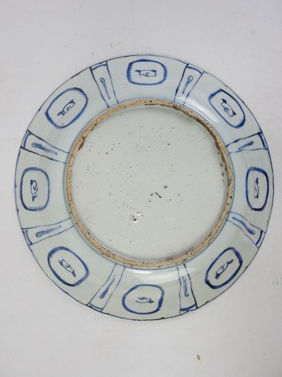 CHINA: Large blue-glazed Kraak porcelain...