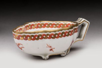 VIENNA
Three oval porcelain bowls on four...