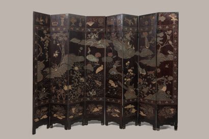 CHINA: Eight-leaf Coromandel lacquer screen...