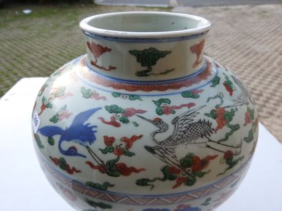 CHINA - 19th century
Porcelain baluster jug...