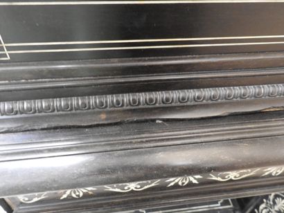 CABINET en chêne et placage d'ébène à riche...