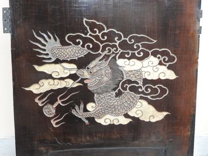 CHINA: Eight-leaf Coromandel lacquer screen...