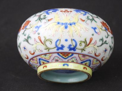 CHINA - 20th century
Small polychrome enameled...