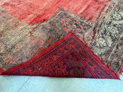 SMYRNE, Turquie: Important tapis en laine...